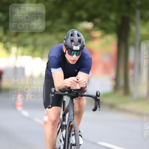 11.08.2024 - GEWOBA Citytriathlon Bremen H.Heesch http://msf.ph/oto/6775735 11.08.2024 11:43:34 Radfahren 770, 846, 868, 925, 967 meine-sportfotos.de