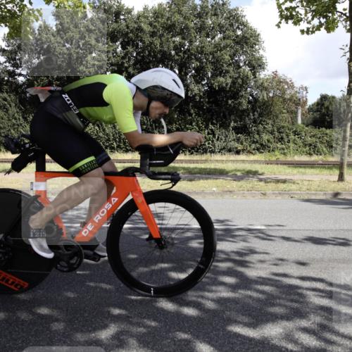 11.08.2024 - GEWOBA Citytriathlon Bremen H.Heesch http://msf.ph/oto/6775736 11.08.2024 11:51:53 Radfahren 743, 797, 817, 988, 1016, 1034 meine-sportfotos.de