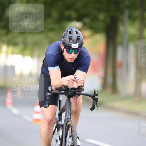 11.08.2024 - GEWOBA Citytriathlon Bremen H.Heesch http://msf.ph/oto/6775737 11.08.2024 11:43:34 Radfahren 770, 846, 868, 925, 967 meine-sportfotos.de