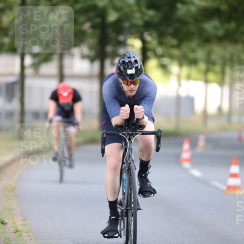11.08.2024 - GEWOBA Citytriathlon Bremen H.Heesch http://msf.ph/oto/6775755 11.08.2024 11:43:38 Radfahren 770, 846, 868, 925 meine-sportfotos.de