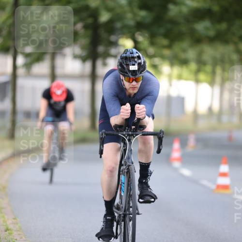 11.08.2024 - GEWOBA Citytriathlon Bremen H.Heesch http://msf.ph/oto/6775765 11.08.2024 11:43:38 Radfahren 770, 846, 868, 925 meine-sportfotos.de