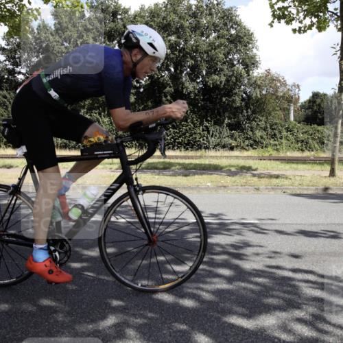 11.08.2024 - GEWOBA Citytriathlon Bremen H.Heesch http://msf.ph/oto/6775810 11.08.2024 11:52:37 Radfahren 953, 971, 987 meine-sportfotos.de