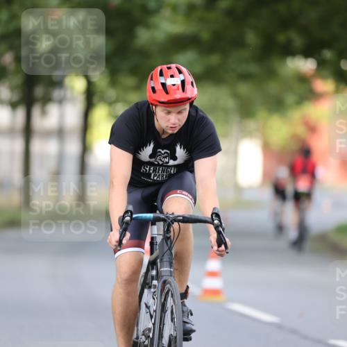 11.08.2024 - GEWOBA Citytriathlon Bremen H.Heesch http://msf.ph/oto/6775839 11.08.2024 11:43:40 Radfahren 770, 846, 868, 925, 1039 meine-sportfotos.de