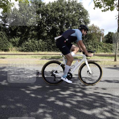 11.08.2024 - GEWOBA Citytriathlon Bremen H.Heesch http://msf.ph/oto/6775864 11.08.2024 11:53:43 Radfahren 751, 940, 1000, 1009 meine-sportfotos.de