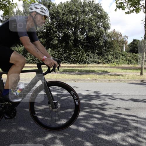 11.08.2024 - GEWOBA Citytriathlon Bremen H.Heesch http://msf.ph/oto/6775866 11.08.2024 11:53:46 Radfahren 751, 940, 1000, 1009 meine-sportfotos.de