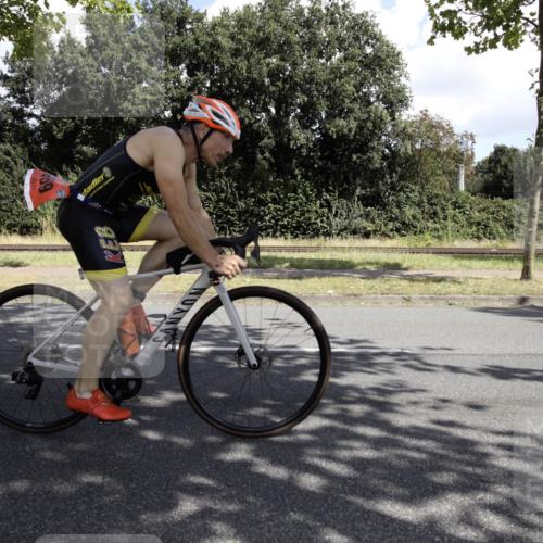 11.08.2024 - GEWOBA Citytriathlon Bremen H.Heesch http://msf.ph/oto/6775884 11.08.2024 11:54:05 Radfahren 804, 856, 969, 1000 meine-sportfotos.de