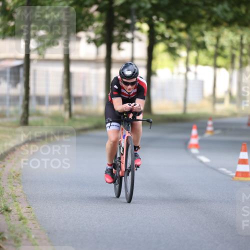 11.08.2024 - GEWOBA Citytriathlon Bremen H.Heesch http://msf.ph/oto/6775907 11.08.2024 11:43:51 Radfahren 914, 1039 meine-sportfotos.de