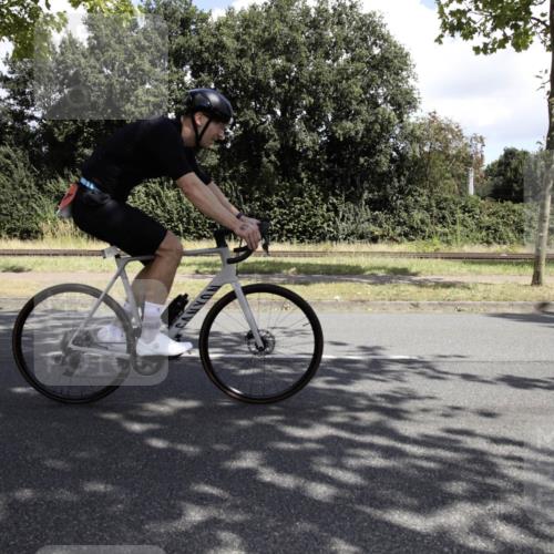 11.08.2024 - GEWOBA Citytriathlon Bremen H.Heesch http://msf.ph/oto/6775915 11.08.2024 11:54:41 Radfahren 749, 831, 850, 898, 957, 961 meine-sportfotos.de