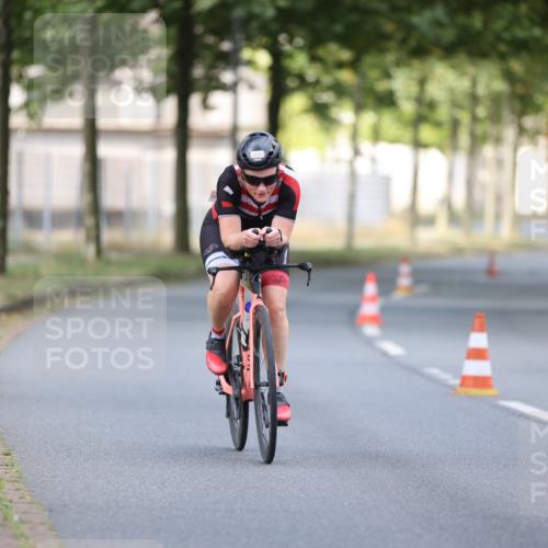 11.08.2024 - GEWOBA Citytriathlon Bremen H.Heesch http://msf.ph/oto/6775919 11.08.2024 11:43:51 Radfahren 914, 1039 meine-sportfotos.de