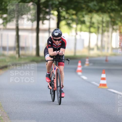 11.08.2024 - GEWOBA Citytriathlon Bremen H.Heesch http://msf.ph/oto/6775923 11.08.2024 11:43:51 Radfahren 914, 1039 meine-sportfotos.de