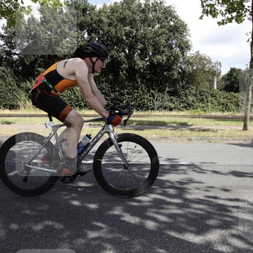 11.08.2024 - GEWOBA Citytriathlon Bremen H.Heesch http://msf.ph/oto/6775936 11.08.2024 11:55:01 Radfahren 749, 824, 850, 957, 960, 998 meine-sportfotos.de