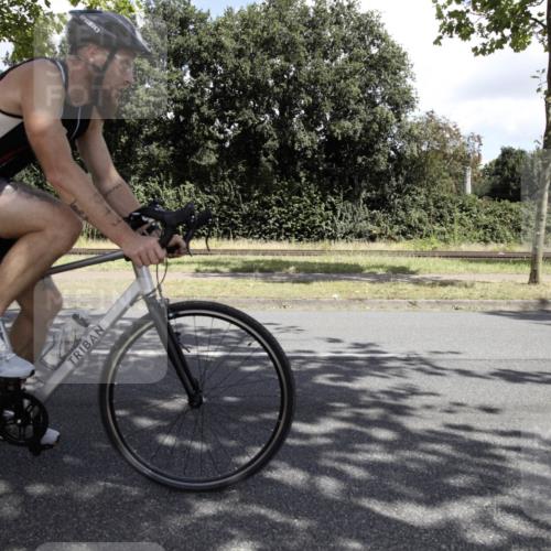 11.08.2024 - GEWOBA Citytriathlon Bremen H.Heesch http://msf.ph/oto/6775950 11.08.2024 11:55:44 Radfahren 769, 823, 879 meine-sportfotos.de