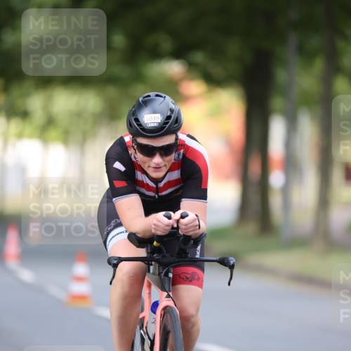 11.08.2024 - GEWOBA Citytriathlon Bremen H.Heesch http://msf.ph/oto/6775975 11.08.2024 11:43:52 Radfahren 914, 1039 meine-sportfotos.de