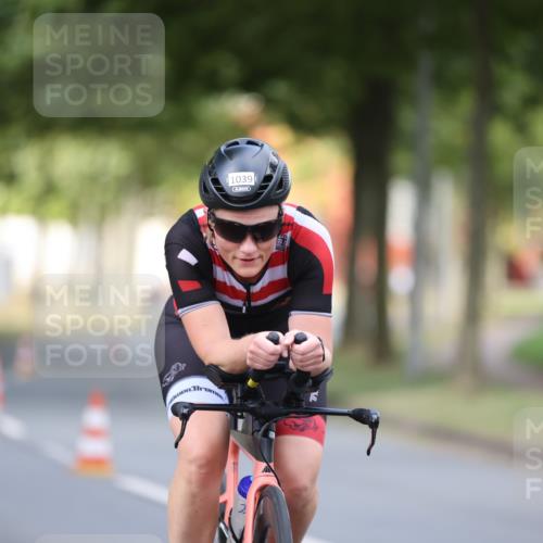 11.08.2024 - GEWOBA Citytriathlon Bremen H.Heesch http://msf.ph/oto/6775978 11.08.2024 11:43:52 Radfahren 914, 1039 meine-sportfotos.de