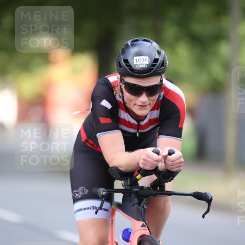 11.08.2024 - GEWOBA Citytriathlon Bremen H.Heesch http://msf.ph/oto/6775990 11.08.2024 11:43:53 Radfahren 746, 914, 1039 meine-sportfotos.de