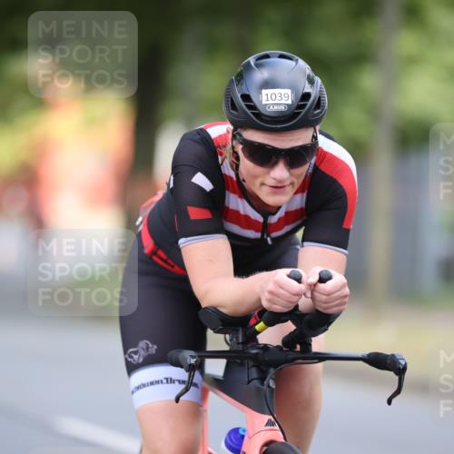 11.08.2024 - GEWOBA Citytriathlon Bremen H.Heesch http://msf.ph/oto/6775994 11.08.2024 11:43:53 Radfahren 746, 914, 1039 meine-sportfotos.de