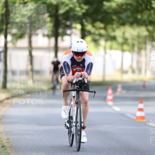 11.08.2024 - GEWOBA Citytriathlon Bremen H.Heesch http://msf.ph/oto/6776004 11.08.2024 11:44:02 Radfahren 746, 861, 914, 1039 meine-sportfotos.de