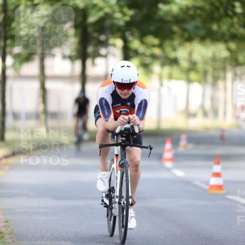 11.08.2024 - GEWOBA Citytriathlon Bremen H.Heesch http://msf.ph/oto/6776007 11.08.2024 11:44:02 Radfahren 746, 861, 914, 1039 meine-sportfotos.de