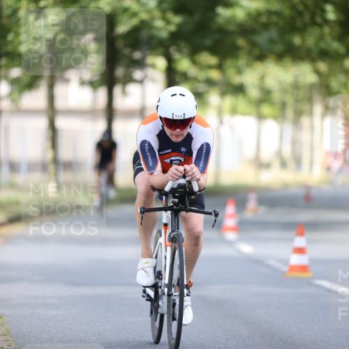 11.08.2024 - GEWOBA Citytriathlon Bremen H.Heesch http://msf.ph/oto/6776010 11.08.2024 11:44:02 Radfahren 746, 861, 914, 1039 meine-sportfotos.de