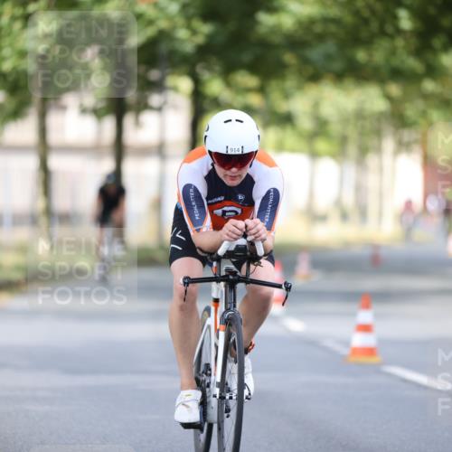 11.08.2024 - GEWOBA Citytriathlon Bremen H.Heesch http://msf.ph/oto/6776017 11.08.2024 11:44:02 Radfahren 746, 861, 914, 1039 meine-sportfotos.de