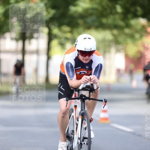 11.08.2024 - GEWOBA Citytriathlon Bremen H.Heesch http://msf.ph/oto/6776030 11.08.2024 11:44:02 Radfahren 746, 861, 914, 1039 meine-sportfotos.de