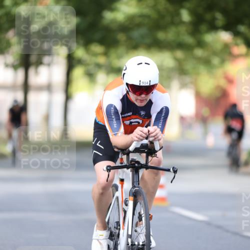 11.08.2024 - GEWOBA Citytriathlon Bremen H.Heesch http://msf.ph/oto/6776033 11.08.2024 11:44:02 Radfahren 746, 861, 914, 1039 meine-sportfotos.de