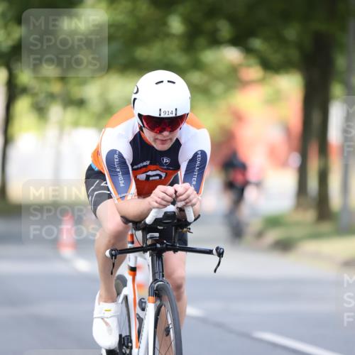 11.08.2024 - GEWOBA Citytriathlon Bremen H.Heesch http://msf.ph/oto/6776042 11.08.2024 11:44:03 Radfahren 746, 861, 914, 1039 meine-sportfotos.de