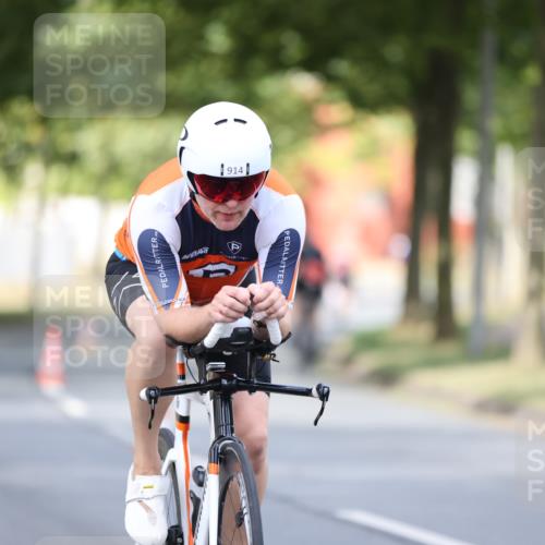 11.08.2024 - GEWOBA Citytriathlon Bremen H.Heesch http://msf.ph/oto/6776045 11.08.2024 11:44:03 Radfahren 746, 861, 914, 1039 meine-sportfotos.de