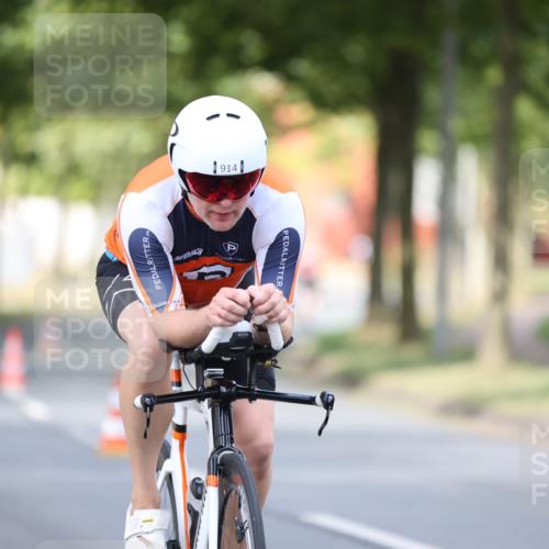 11.08.2024 - GEWOBA Citytriathlon Bremen H.Heesch http://msf.ph/oto/6776048 11.08.2024 11:44:03 Radfahren 746, 861, 914, 1039 meine-sportfotos.de