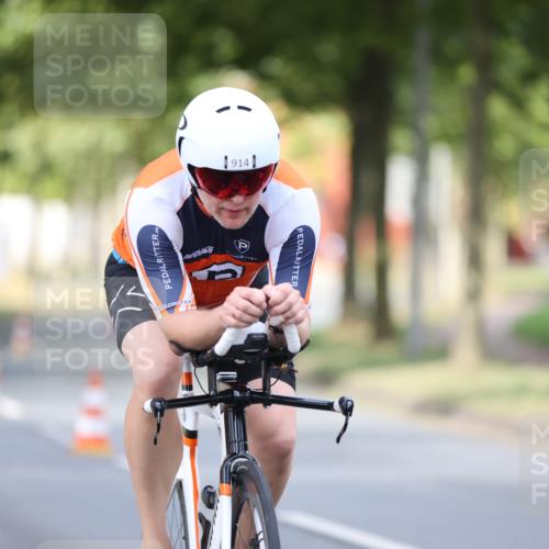 11.08.2024 - GEWOBA Citytriathlon Bremen H.Heesch http://msf.ph/oto/6776049 11.08.2024 11:44:03 Radfahren 746, 861, 914, 1039 meine-sportfotos.de