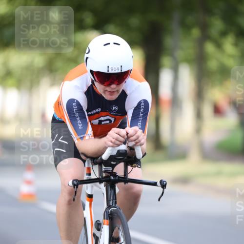 11.08.2024 - GEWOBA Citytriathlon Bremen H.Heesch http://msf.ph/oto/6776053 11.08.2024 11:44:03 Radfahren 746, 861, 914, 1039 meine-sportfotos.de