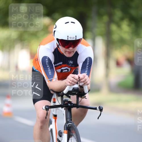 11.08.2024 - GEWOBA Citytriathlon Bremen H.Heesch http://msf.ph/oto/6776056 11.08.2024 11:44:03 Radfahren 746, 861, 914, 1039 meine-sportfotos.de