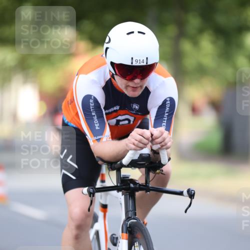 11.08.2024 - GEWOBA Citytriathlon Bremen H.Heesch http://msf.ph/oto/6776058 11.08.2024 11:44:03 Radfahren 746, 861, 914, 1039 meine-sportfotos.de