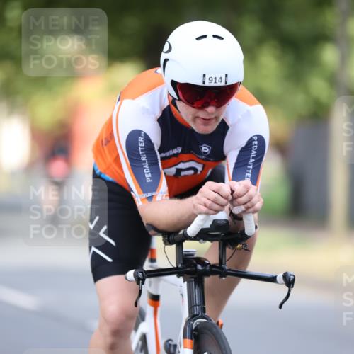 11.08.2024 - GEWOBA Citytriathlon Bremen H.Heesch http://msf.ph/oto/6776062 11.08.2024 11:44:03 Radfahren 746, 861, 914, 1039 meine-sportfotos.de