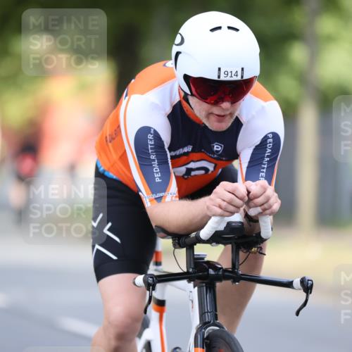 11.08.2024 - GEWOBA Citytriathlon Bremen H.Heesch http://msf.ph/oto/6776065 11.08.2024 11:44:03 Radfahren 746, 861, 914, 1039 meine-sportfotos.de