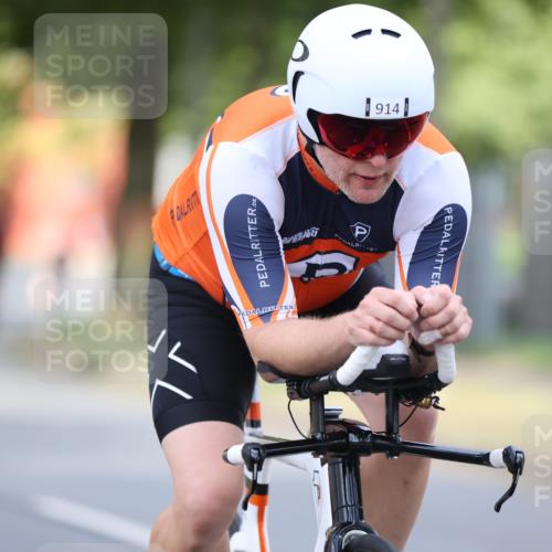 11.08.2024 - GEWOBA Citytriathlon Bremen H.Heesch http://msf.ph/oto/6776066 11.08.2024 11:44:03 Radfahren 746, 861, 914, 1039 meine-sportfotos.de