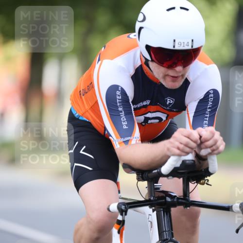 11.08.2024 - GEWOBA Citytriathlon Bremen H.Heesch http://msf.ph/oto/6776069 11.08.2024 11:44:03 Radfahren 746, 861, 914, 1039 meine-sportfotos.de