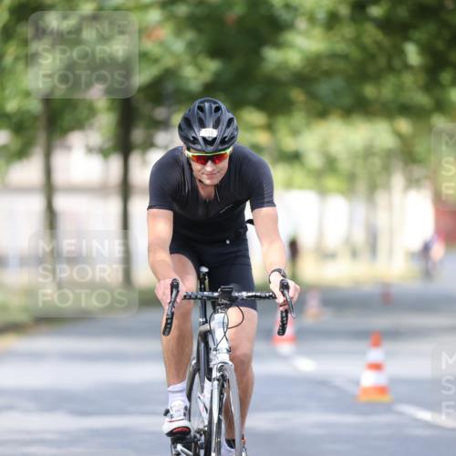 11.08.2024 - GEWOBA Citytriathlon Bremen H.Heesch http://msf.ph/oto/6776089 11.08.2024 11:44:06 Radfahren 746, 759, 861, 914 meine-sportfotos.de