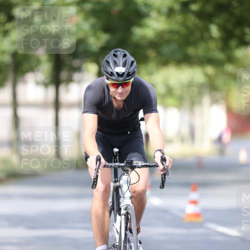 11.08.2024 - GEWOBA Citytriathlon Bremen H.Heesch http://msf.ph/oto/6776096 11.08.2024 11:44:06 Radfahren 746, 759, 861, 914 meine-sportfotos.de