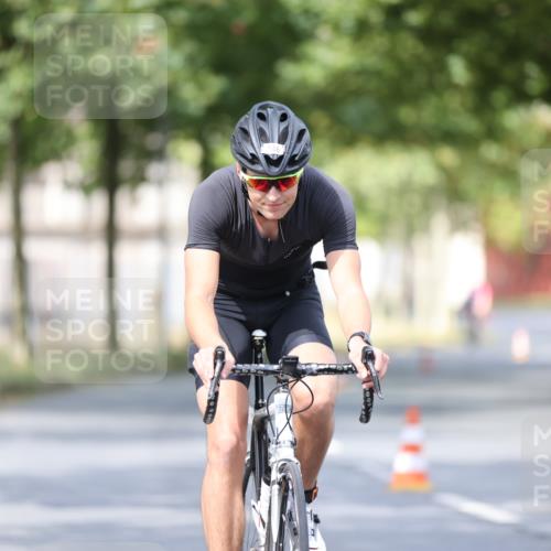 11.08.2024 - GEWOBA Citytriathlon Bremen H.Heesch http://msf.ph/oto/6776098 11.08.2024 11:44:06 Radfahren 746, 759, 861, 914 meine-sportfotos.de