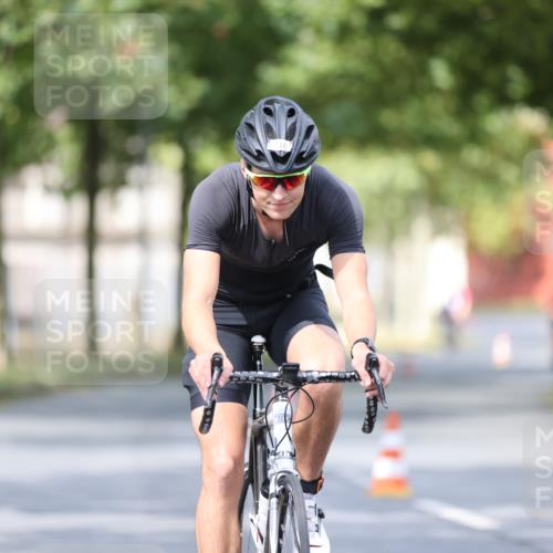 11.08.2024 - GEWOBA Citytriathlon Bremen H.Heesch http://msf.ph/oto/6776101 11.08.2024 11:44:06 Radfahren 746, 759, 861, 914 meine-sportfotos.de