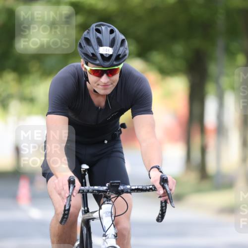 11.08.2024 - GEWOBA Citytriathlon Bremen H.Heesch http://msf.ph/oto/6776121 11.08.2024 11:44:07 Radfahren 746, 759, 861, 914 meine-sportfotos.de
