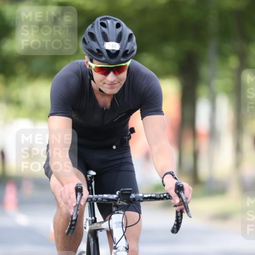 11.08.2024 - GEWOBA Citytriathlon Bremen H.Heesch http://msf.ph/oto/6776124 11.08.2024 11:44:07 Radfahren 746, 759, 861, 914 meine-sportfotos.de