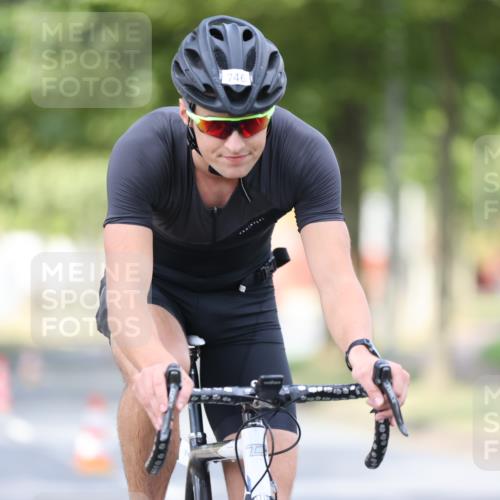11.08.2024 - GEWOBA Citytriathlon Bremen H.Heesch http://msf.ph/oto/6776127 11.08.2024 11:44:07 Radfahren 746, 759, 861, 914 meine-sportfotos.de