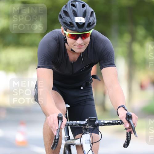 11.08.2024 - GEWOBA Citytriathlon Bremen H.Heesch http://msf.ph/oto/6776130 11.08.2024 11:44:07 Radfahren 746, 759, 861, 914 meine-sportfotos.de
