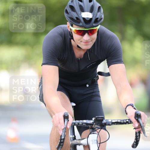 11.08.2024 - GEWOBA Citytriathlon Bremen H.Heesch http://msf.ph/oto/6776134 11.08.2024 11:44:07 Radfahren 746, 759, 861, 914 meine-sportfotos.de