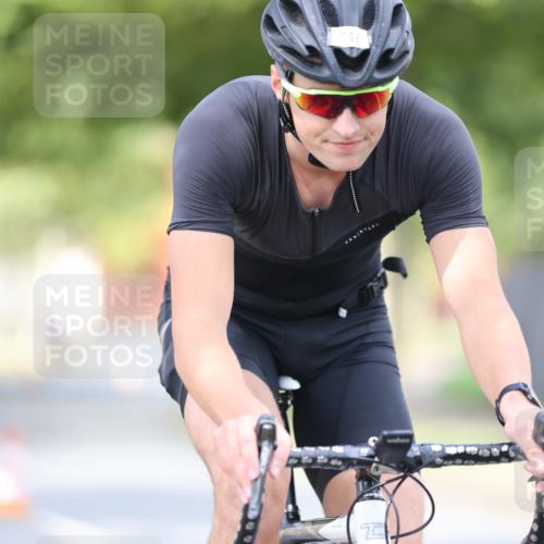 11.08.2024 - GEWOBA Citytriathlon Bremen H.Heesch http://msf.ph/oto/6776137 11.08.2024 11:44:07 Radfahren 746, 759, 861, 914 meine-sportfotos.de