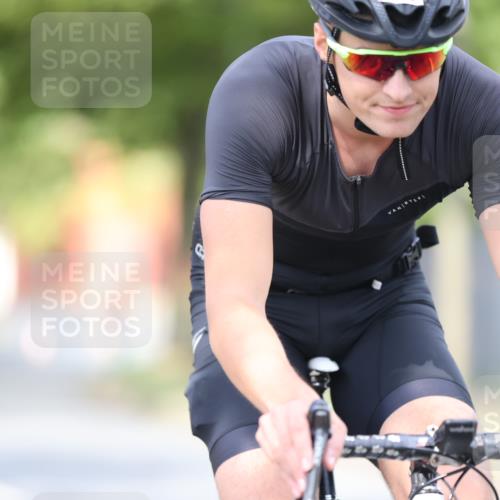 11.08.2024 - GEWOBA Citytriathlon Bremen H.Heesch http://msf.ph/oto/6776143 11.08.2024 11:44:07 Radfahren 746, 759, 861, 914 meine-sportfotos.de