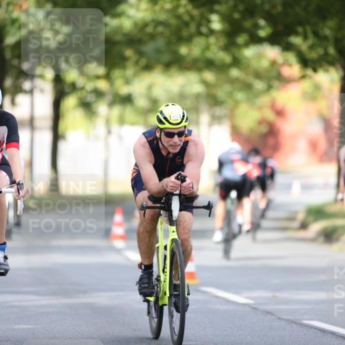11.08.2024 - GEWOBA Citytriathlon Bremen H.Heesch http://msf.ph/oto/6776161 11.08.2024 11:44:13 Radfahren 746, 759, 861, 914, 926 meine-sportfotos.de