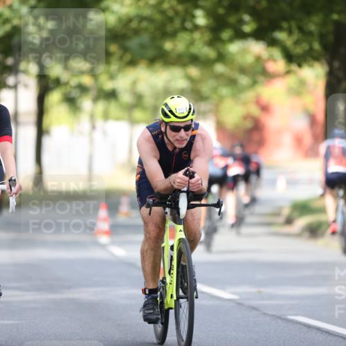 11.08.2024 - GEWOBA Citytriathlon Bremen H.Heesch http://msf.ph/oto/6776169 11.08.2024 11:44:13 Radfahren 746, 759, 861, 914, 926 meine-sportfotos.de